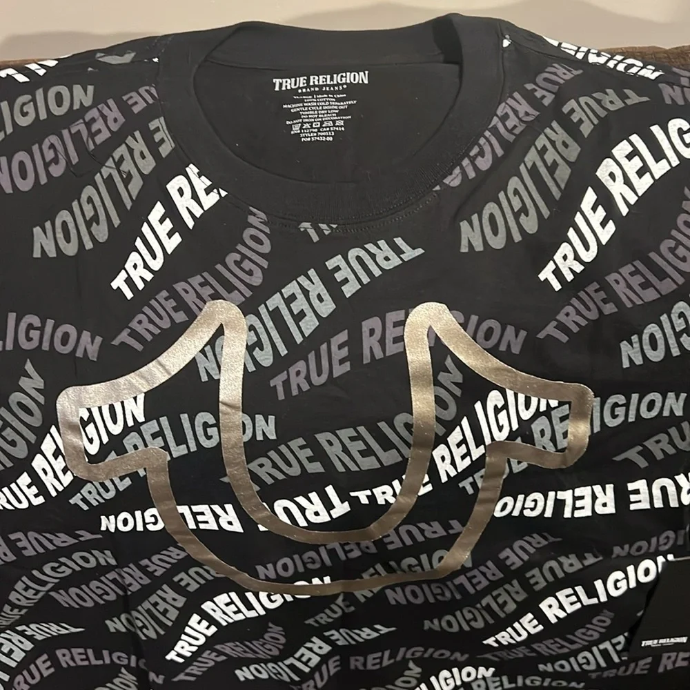 True Religion Black and White Logo Graphic Tee. Runs small. XL fits like L/M